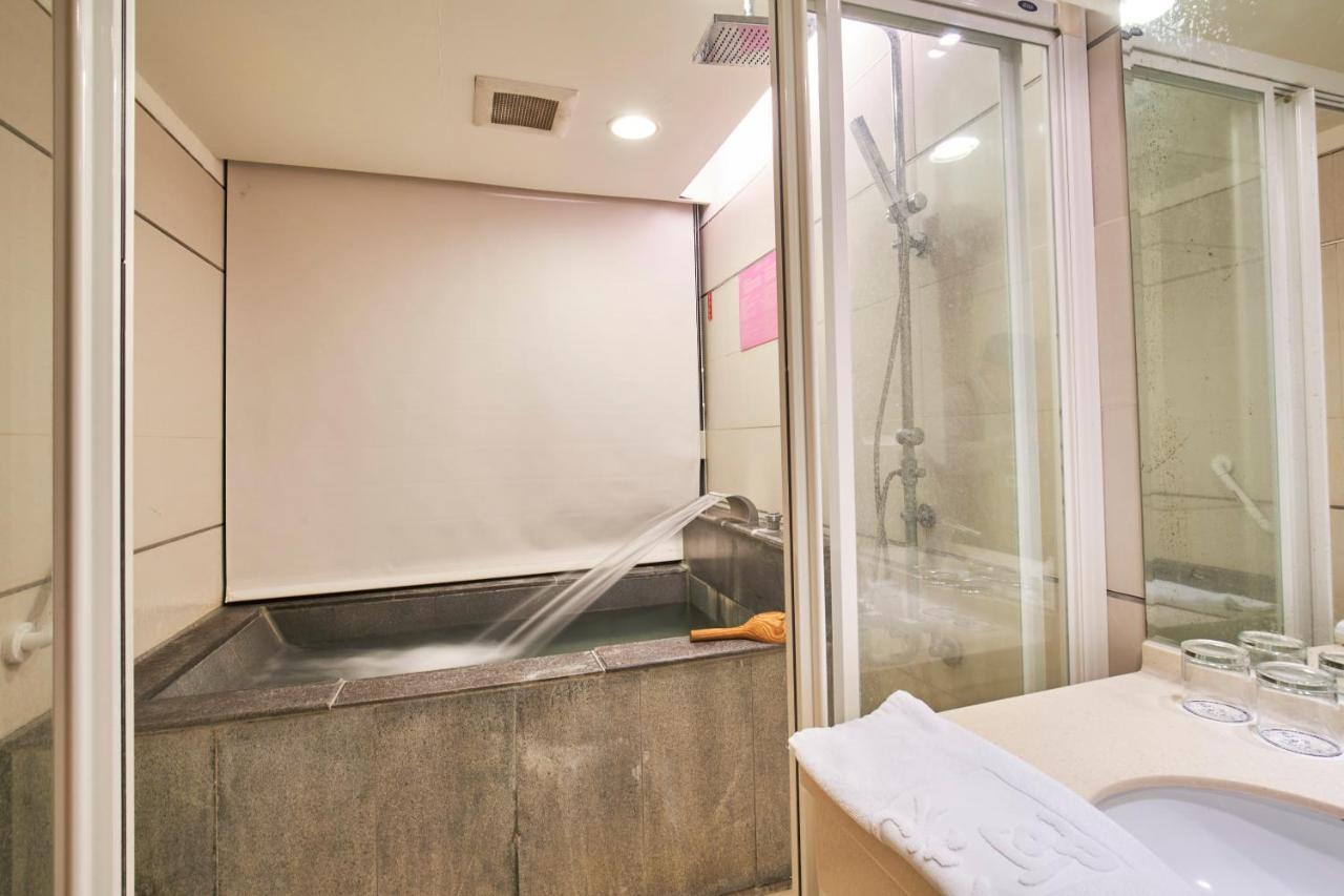 A-San Hot-Spring Hotel Джиаоси Екстериор снимка