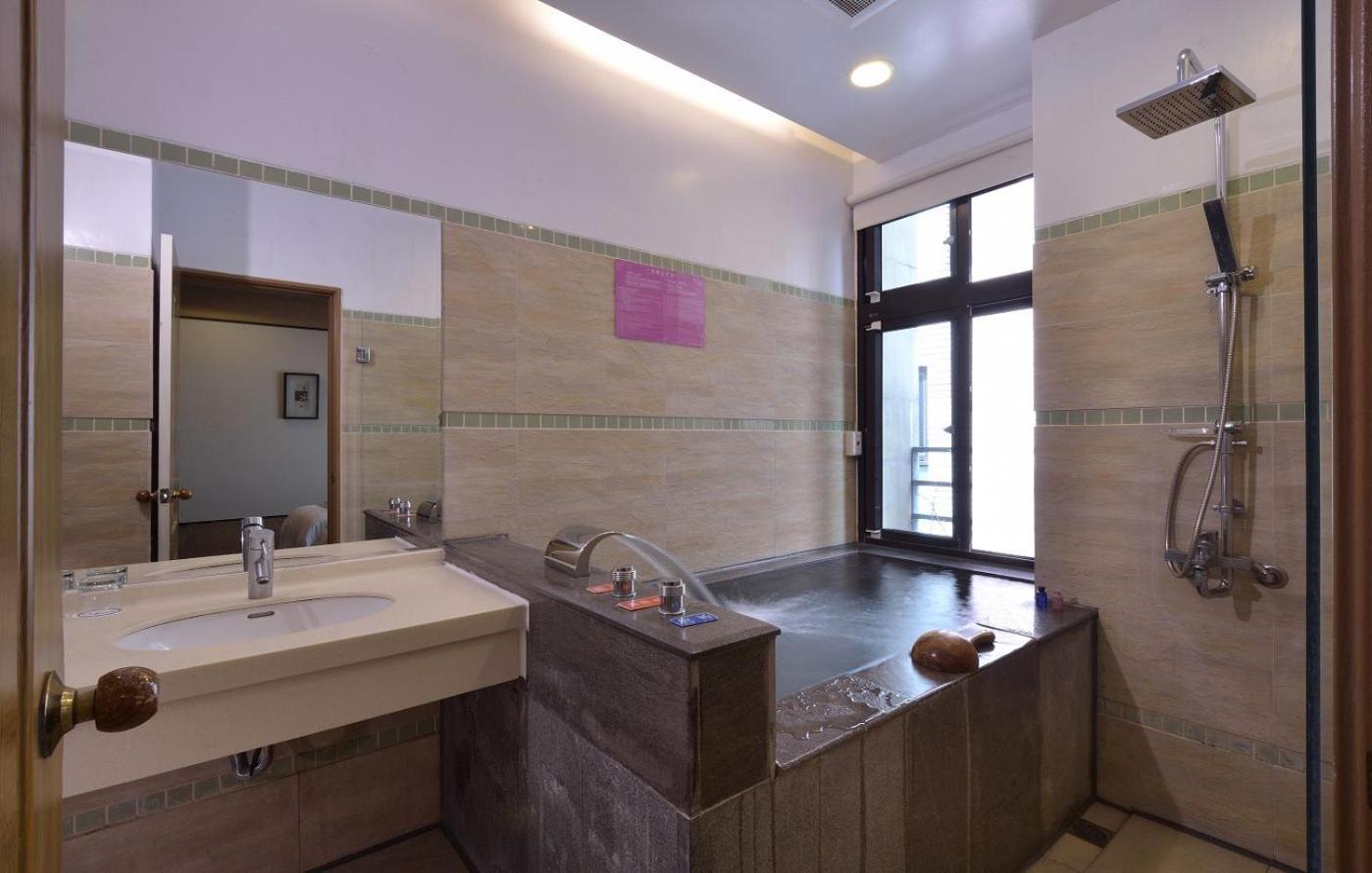 A-San Hot-Spring Hotel Джиаоси Екстериор снимка